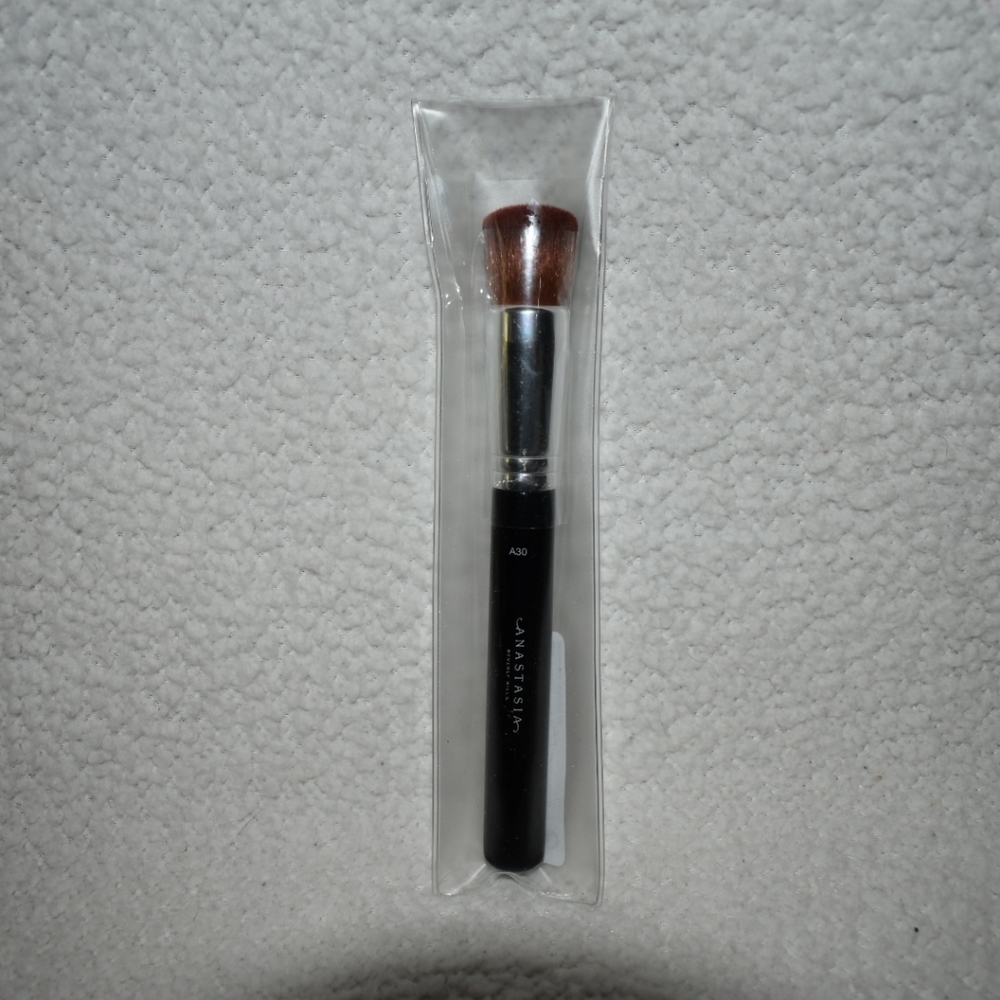 Anastasia face brush